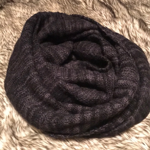 New gray Chunky infinity scarf 🧣 - Picture 3 of 4